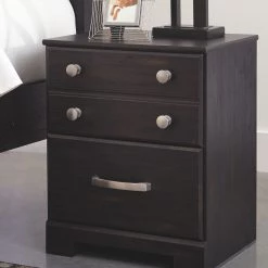 Ashley Reylow Dark Brown Queen Poster Bed With Dresser Mirror & Nightstand