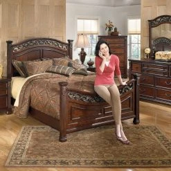 Ashley Leahlyn King Bed W/ Dresser & Mirror Nightstand Chest