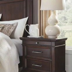 Ashley Bedroom Brynhurst - Dark Brown - Three Drawer Night Stand